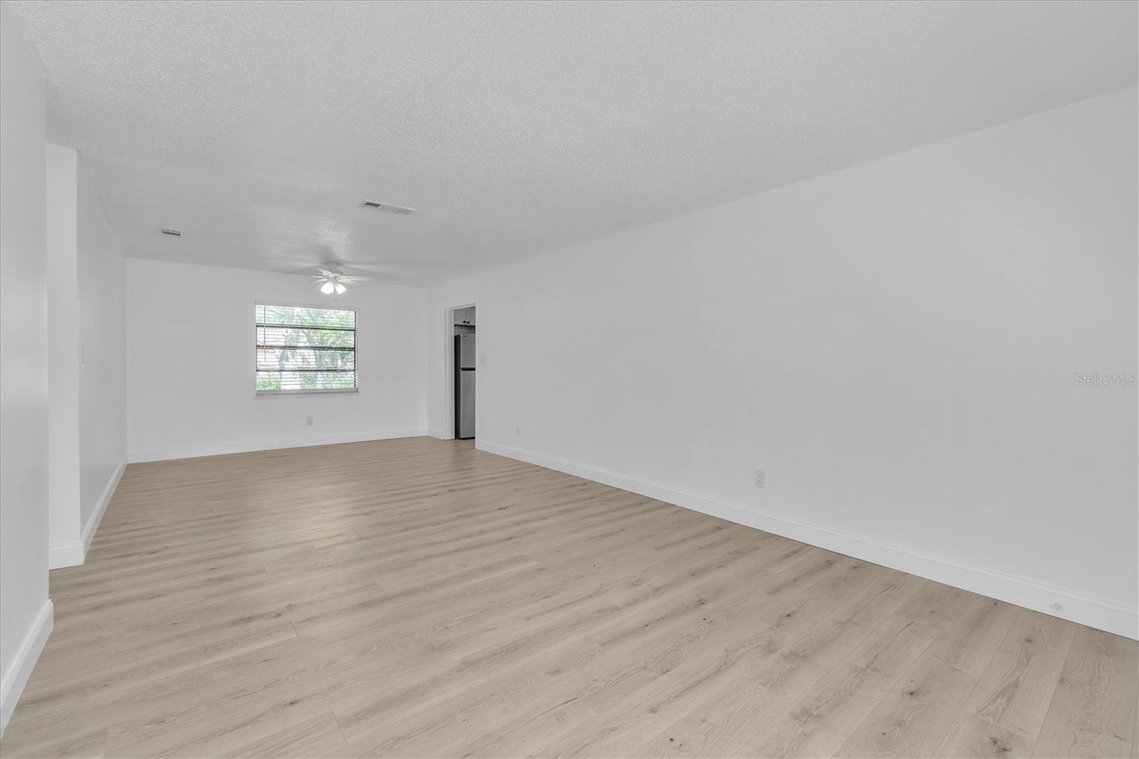 2840 Central Dr Property Photo 7