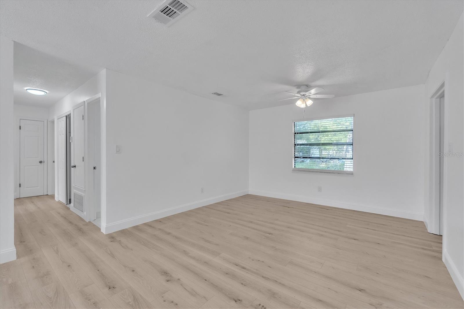 2840 Central Dr Property Photo 8