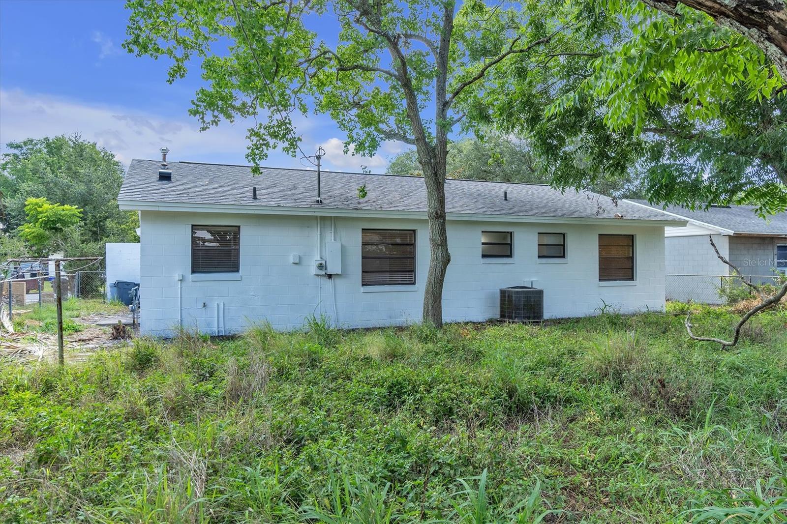 2840 Central Dr Property Photo 24