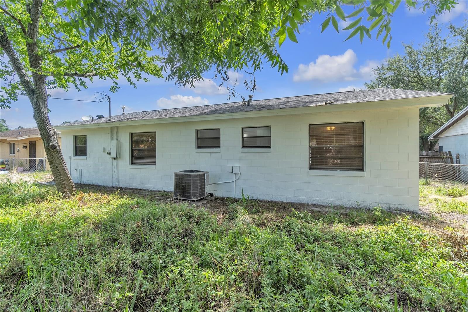 2840 Central Dr Property Photo 25