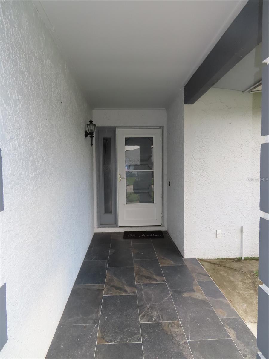 28524 Twinbrook Ln Property Photo 2