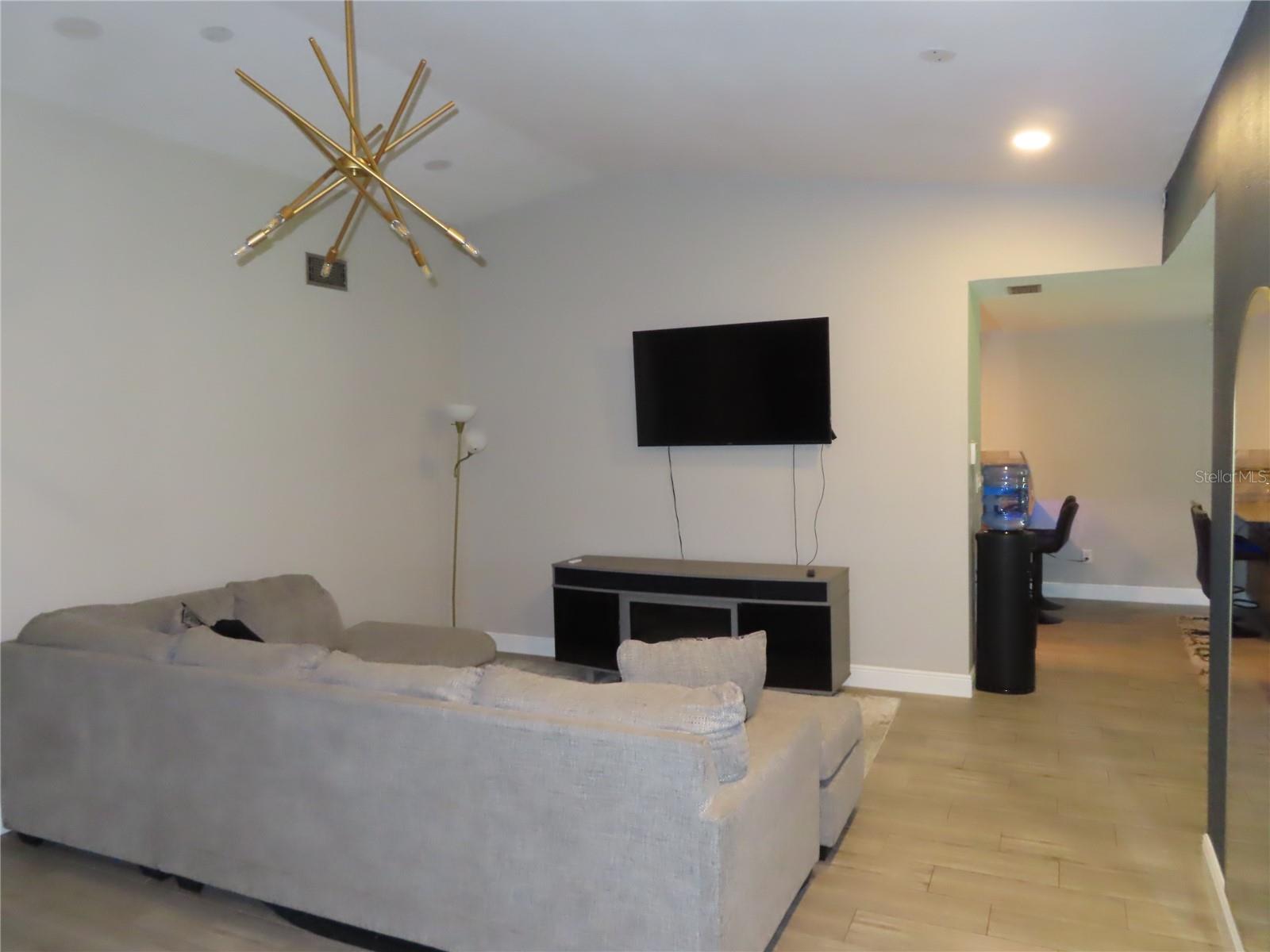 28524 Twinbrook Ln Property Photo 4