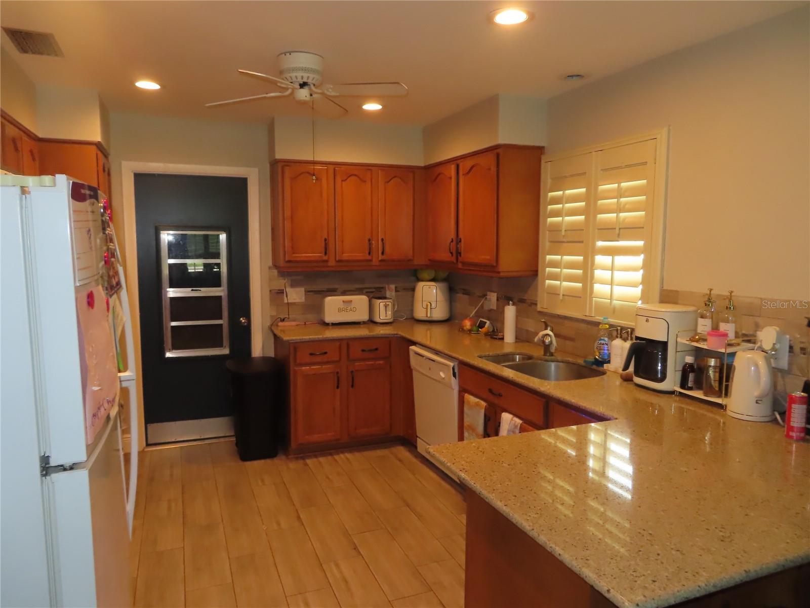 28524 Twinbrook Ln Property Photo 5