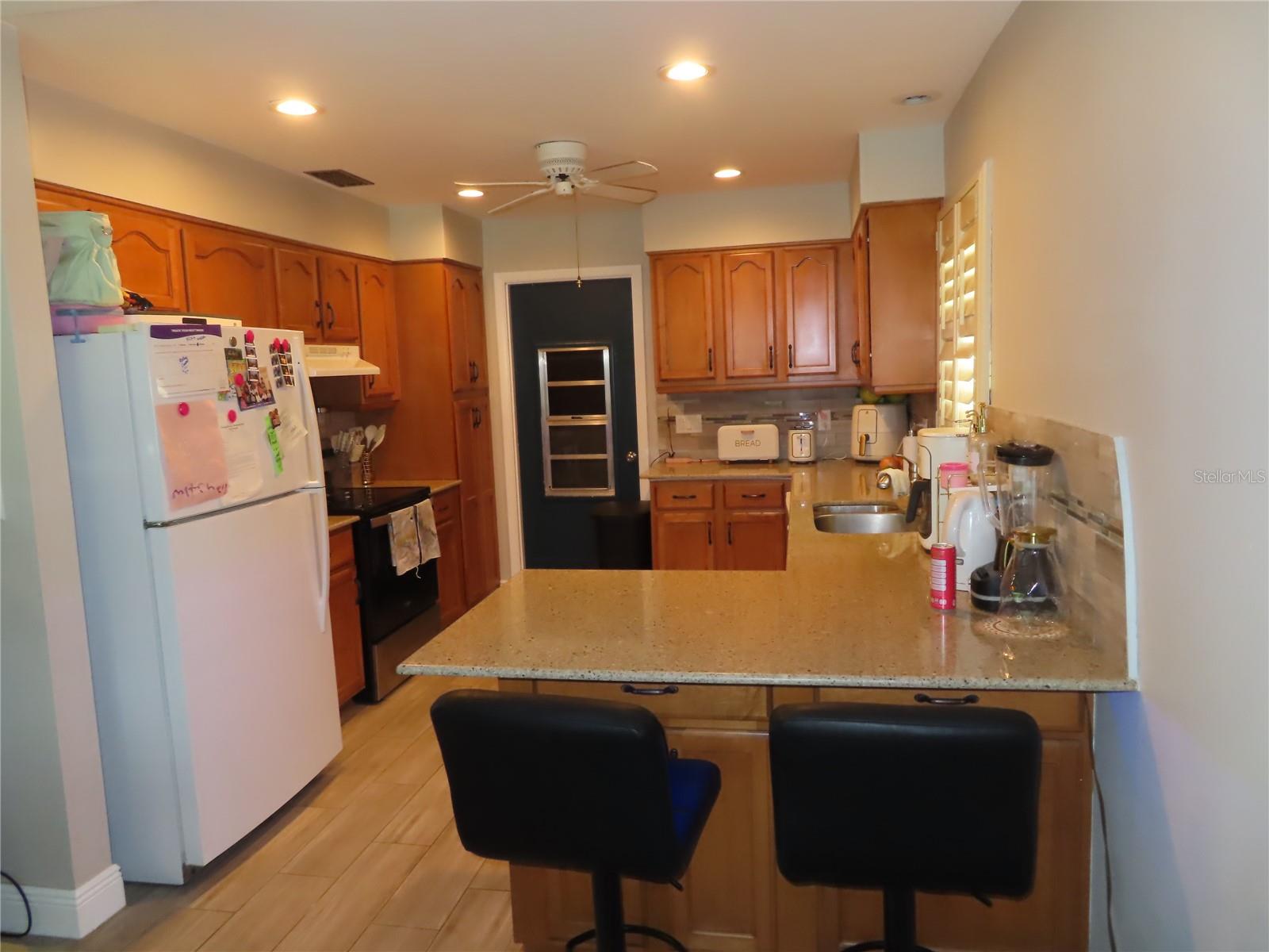 28524 Twinbrook Ln Property Photo 6