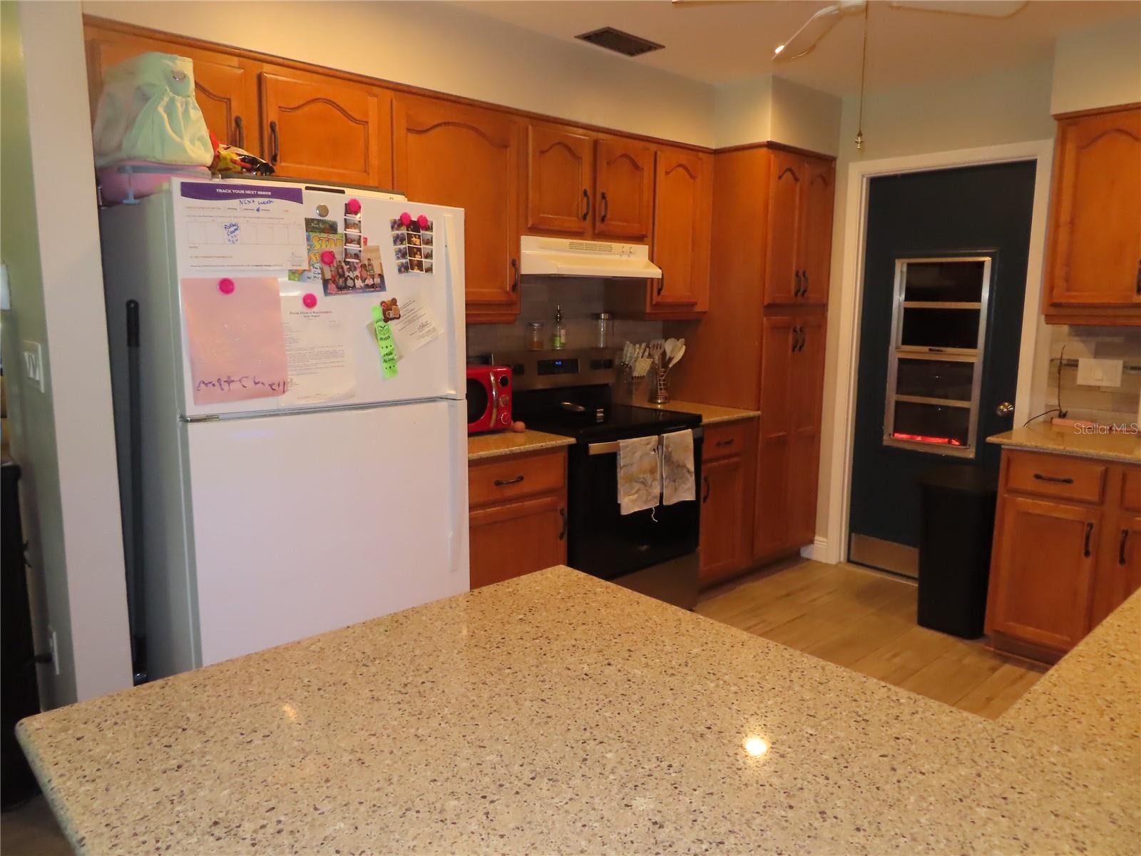 28524 Twinbrook Ln Property Photo 7
