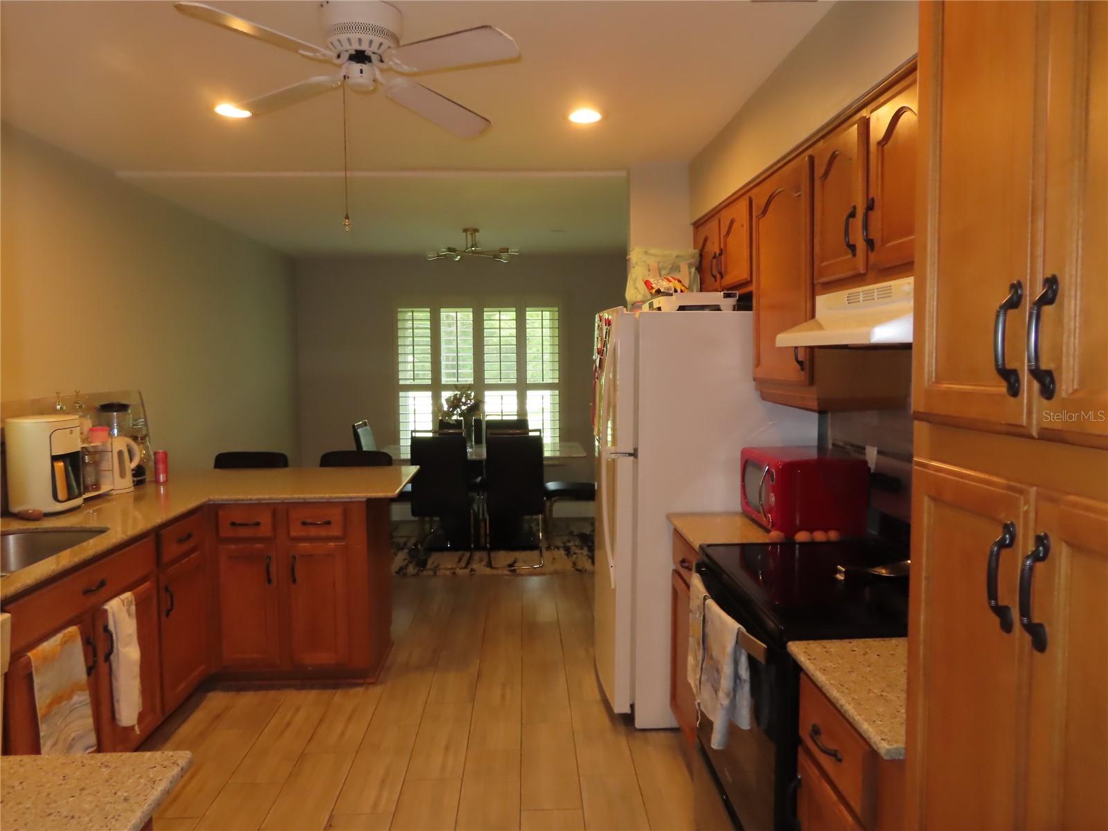 28524 Twinbrook Ln Property Photo 8