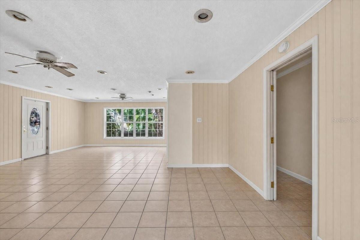 114 W Davis Blvd Property Photo 8