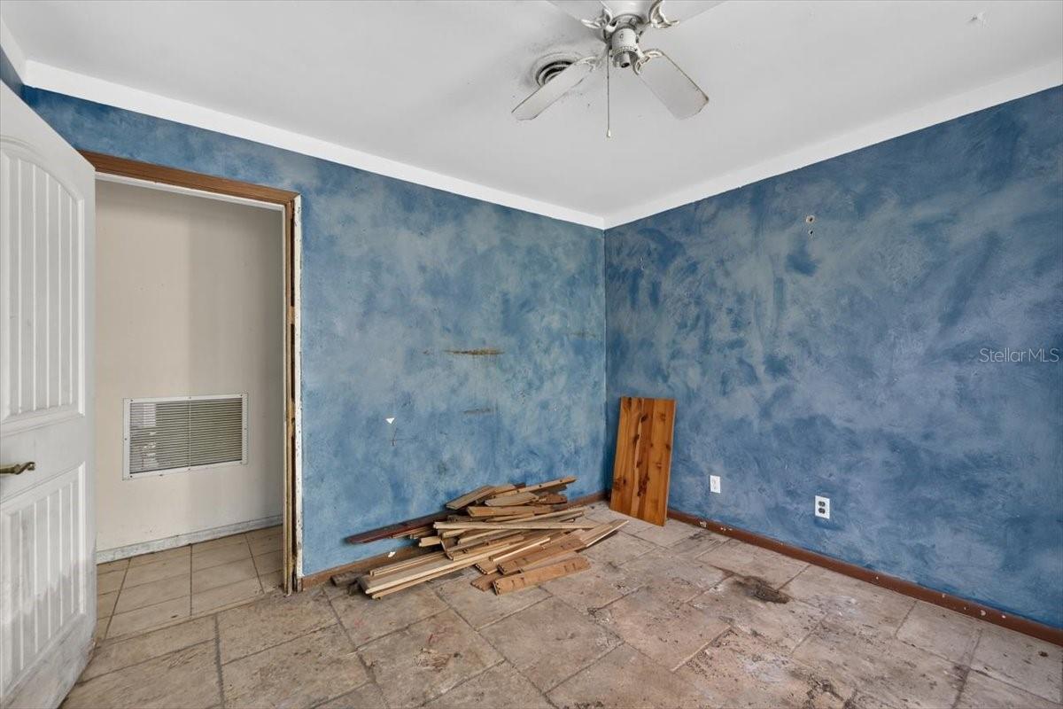114 W Davis Blvd Property Photo 22