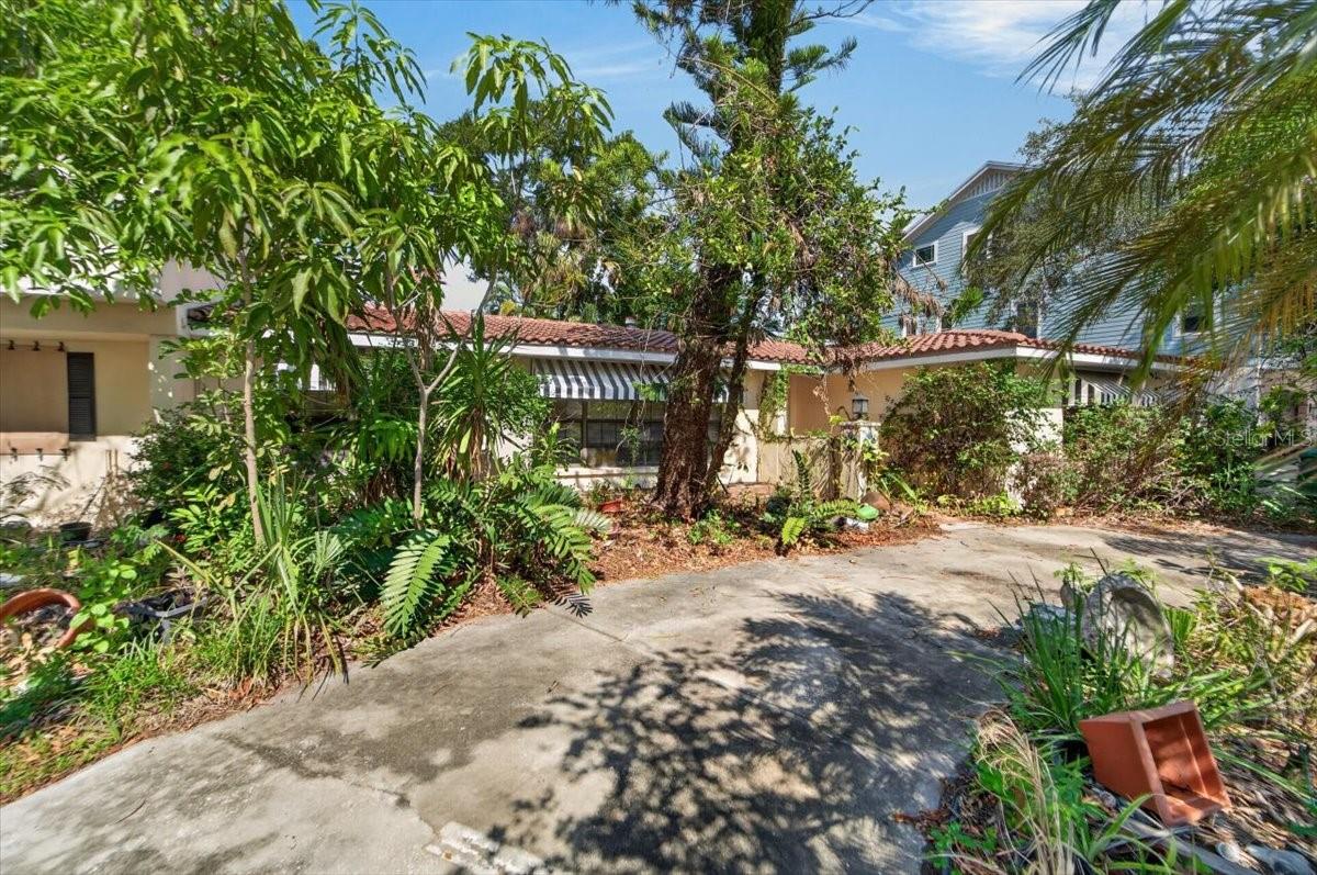 114 W Davis Blvd Property Photo 31