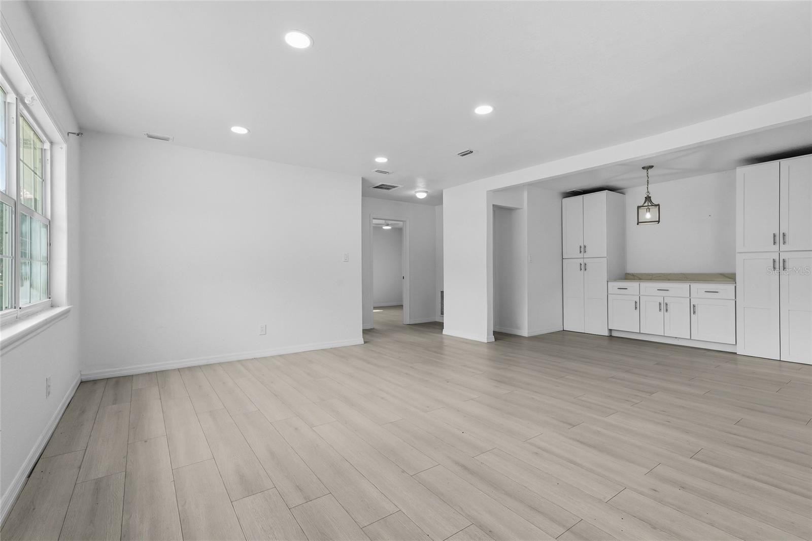 2901 Poplar St Property Photo 8