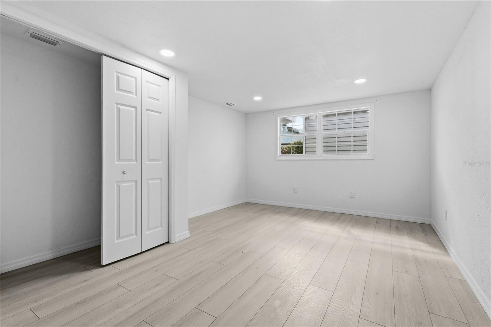 2901 Poplar St Property Photo 18