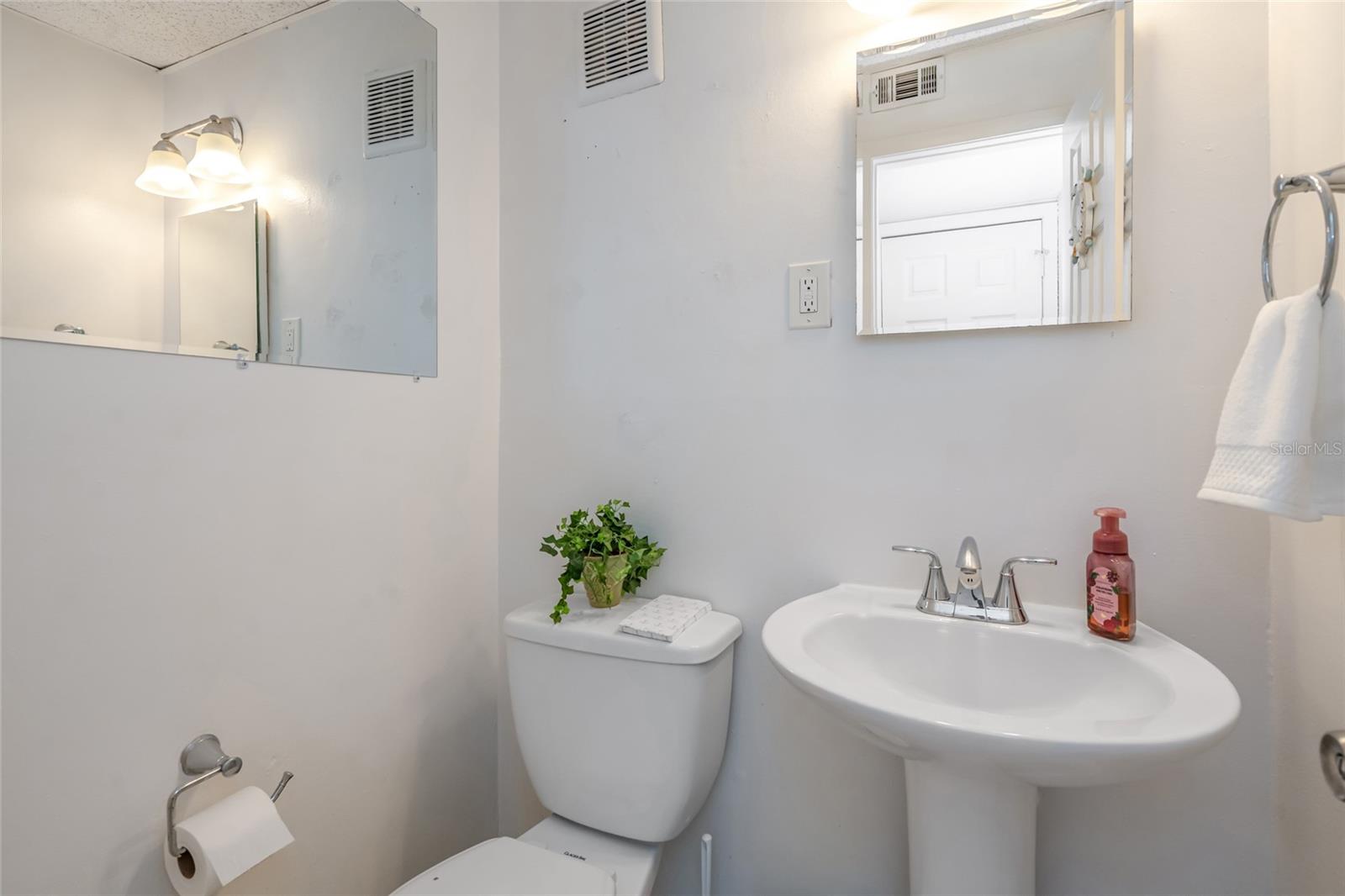 501 E Bay Dr #702 Property Photo 8
