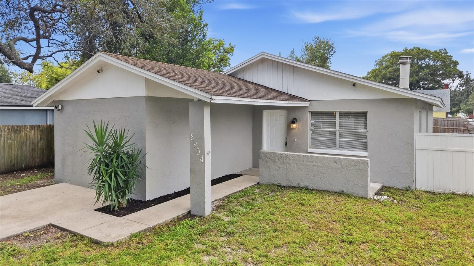 8904 N Boulevard Property Photo 1