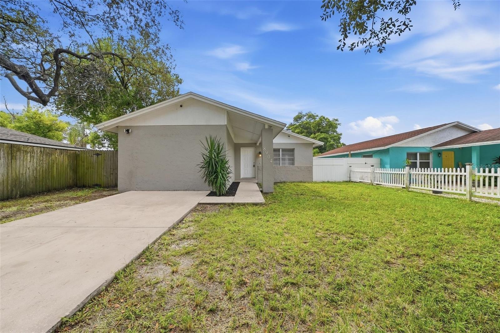 8904 N Boulevard Property Photo 3
