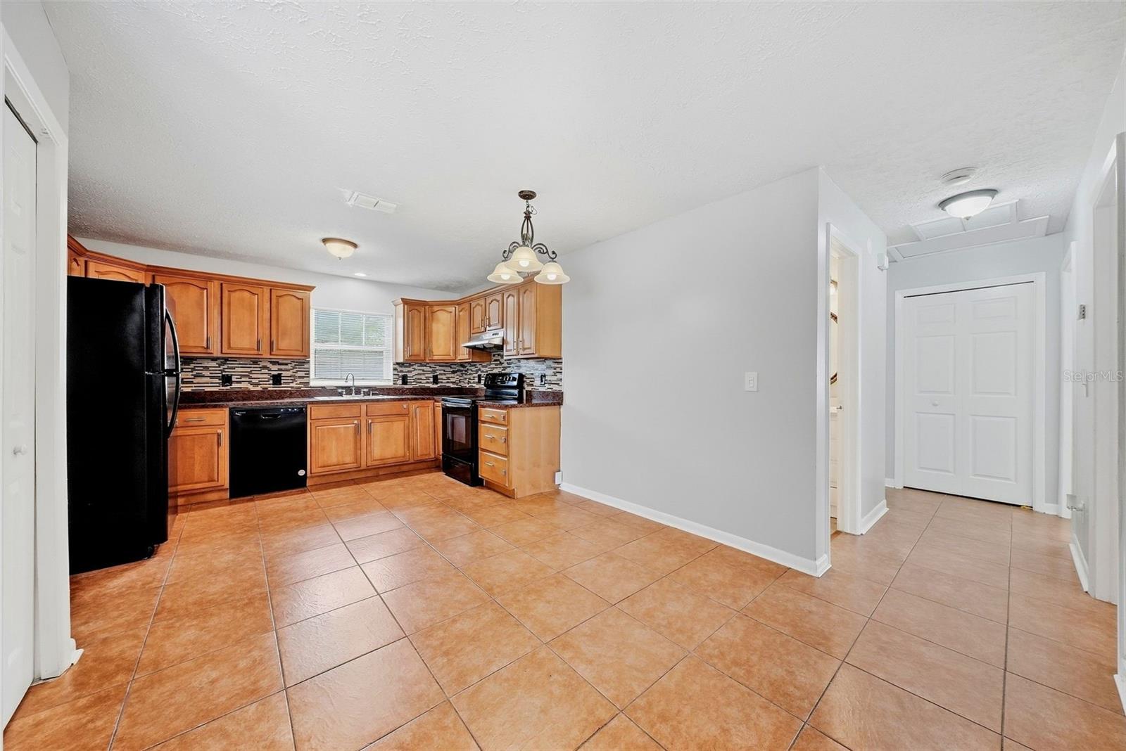 8904 N Boulevard Property Photo 11