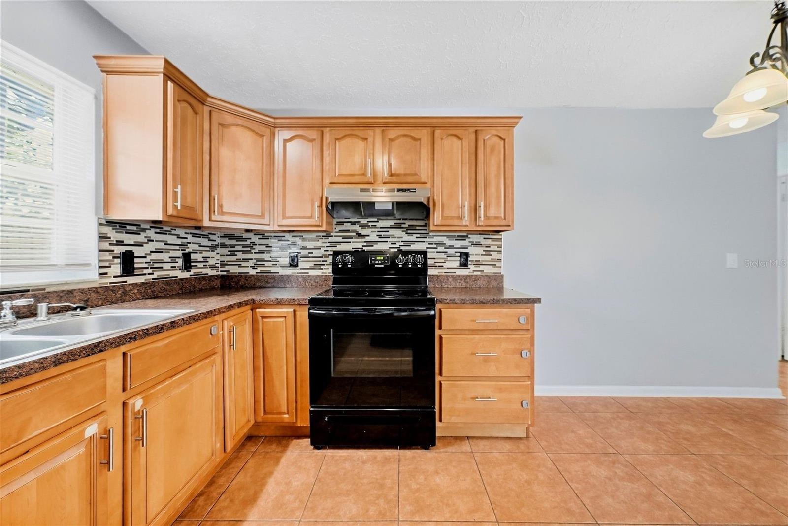 8904 N Boulevard Property Photo 14