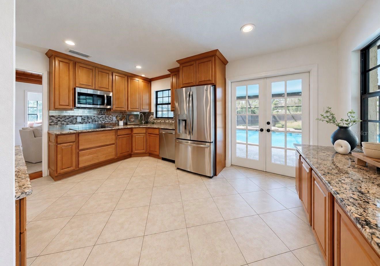 2818 Springdell Cir Property Photo 9
