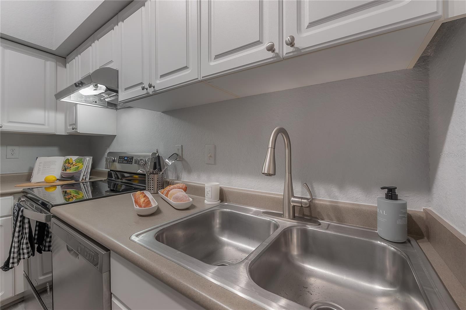 402 S Armenia Ave #114 Property Photo 11
