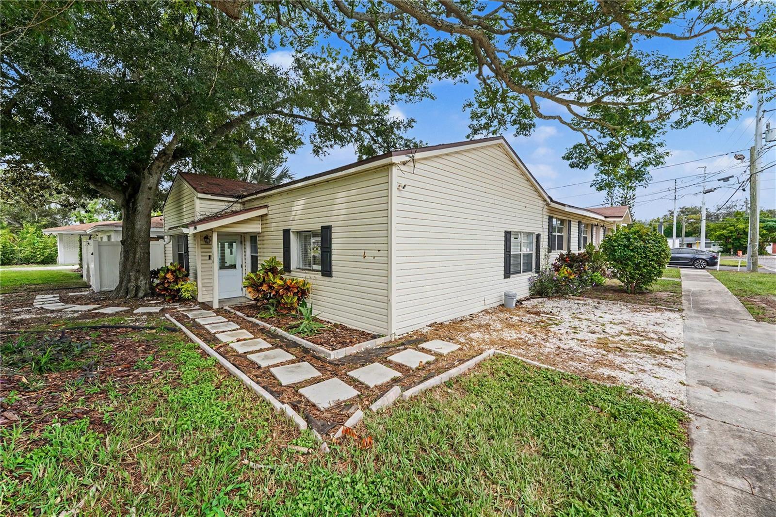 116 N Duncan Ave Property Photo 4