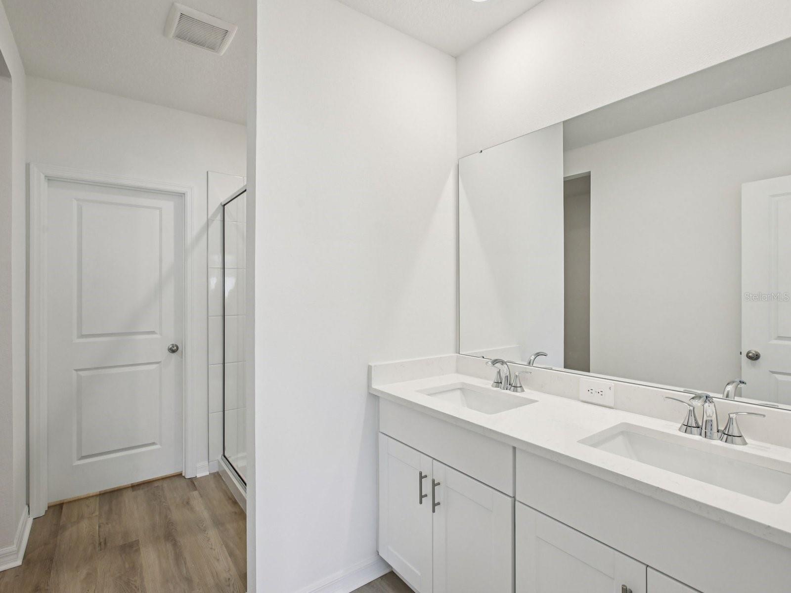 1532 Brekey Way Property Photo 12