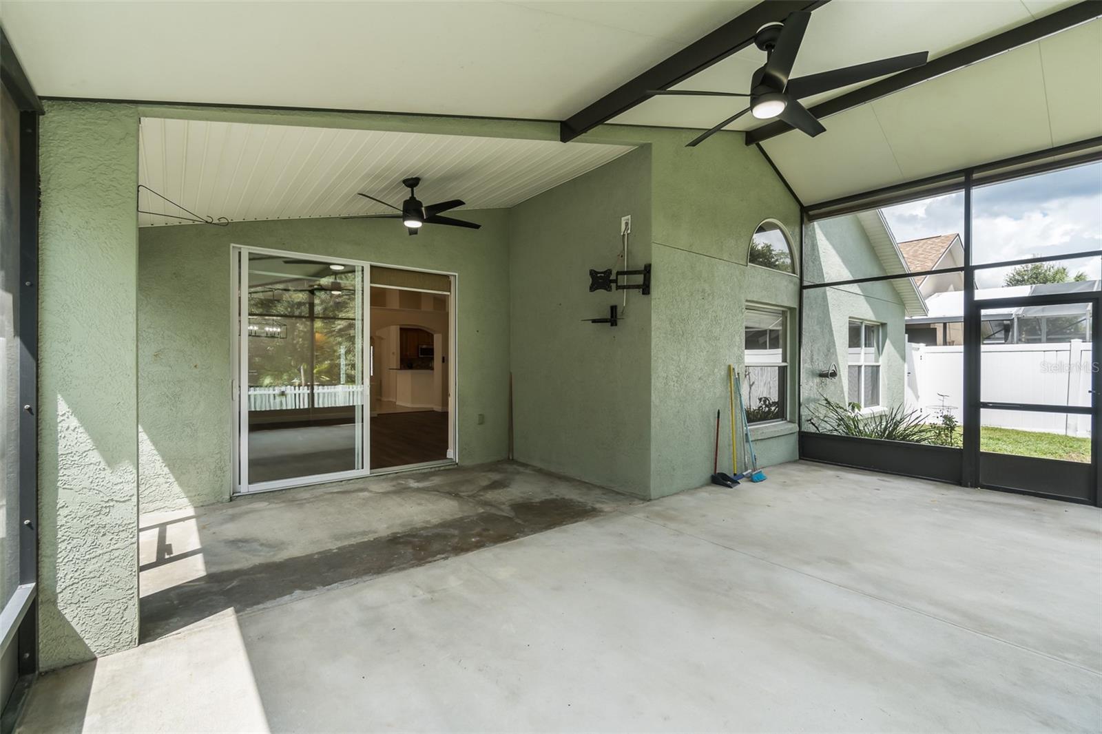6918 Jamestown Manor Dr Property Photo 10