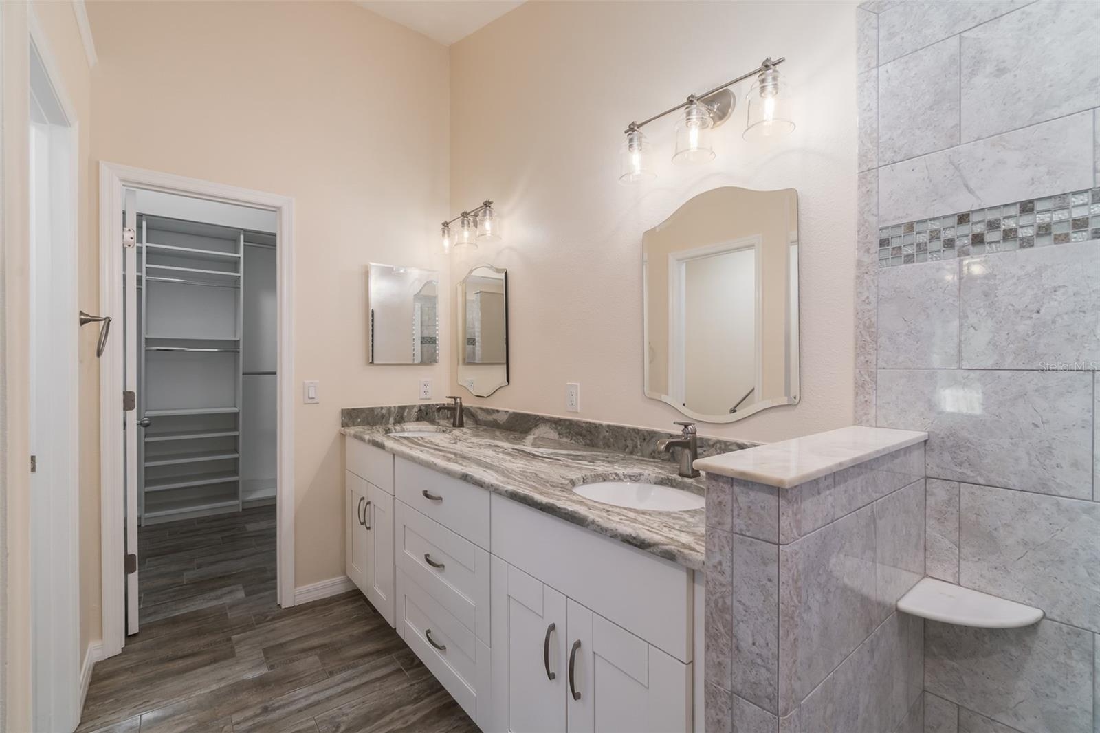 6918 Jamestown Manor Dr Property Photo 36