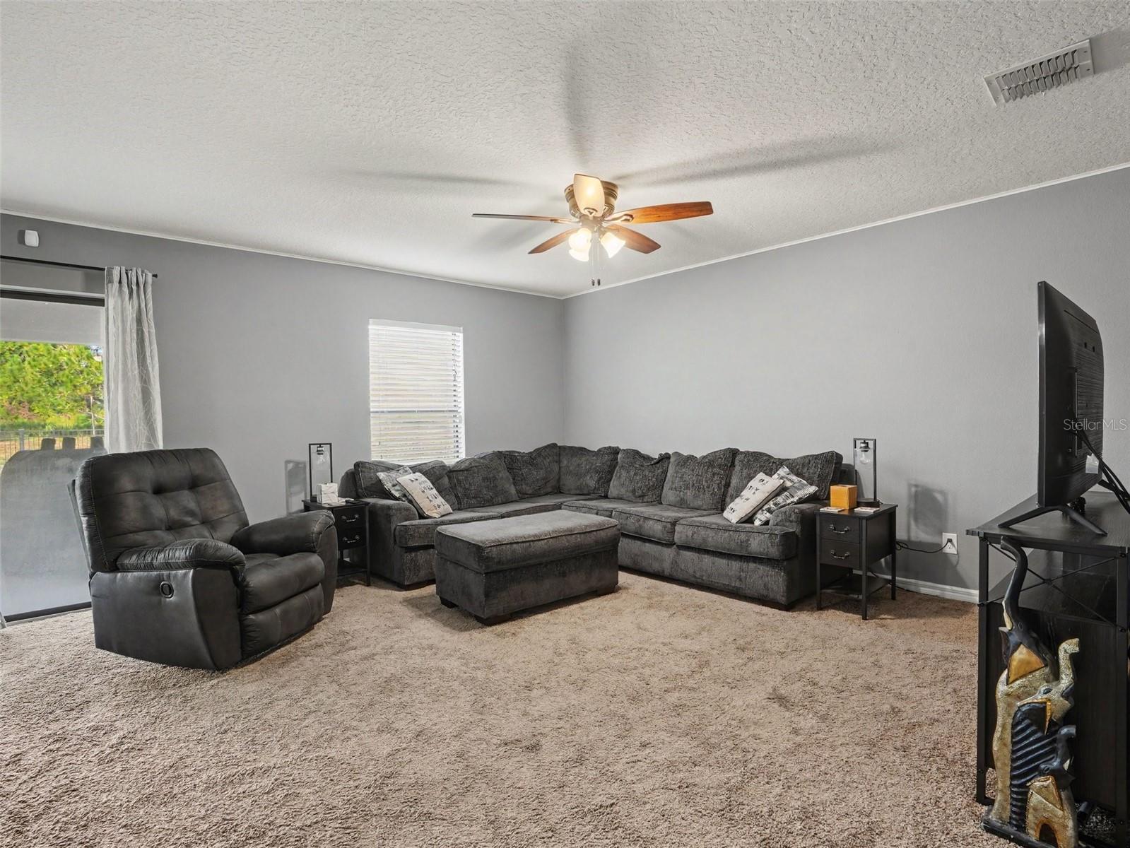5660 Elsinore Way Property Photo 4