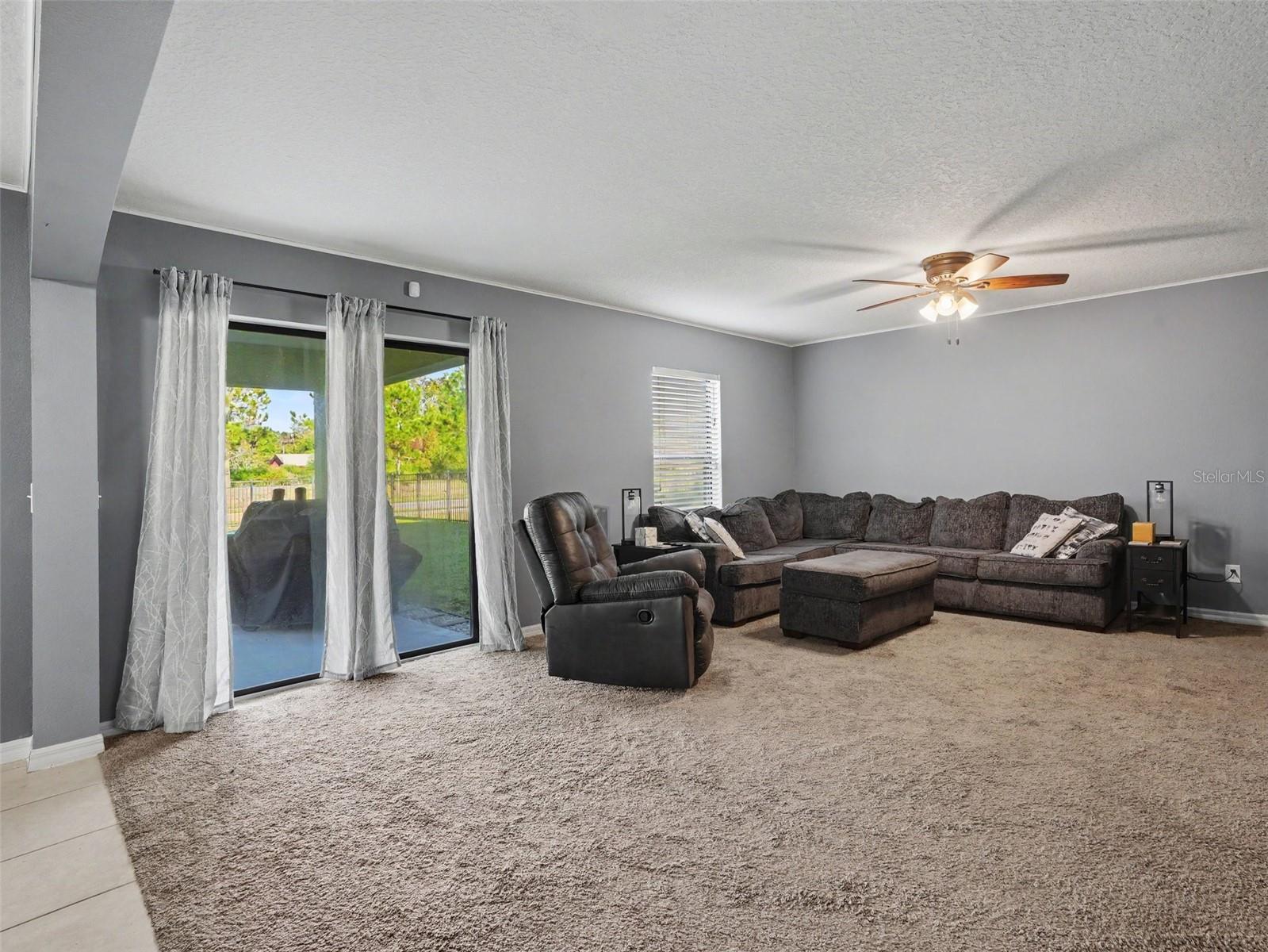 5660 Elsinore Way Property Photo 7