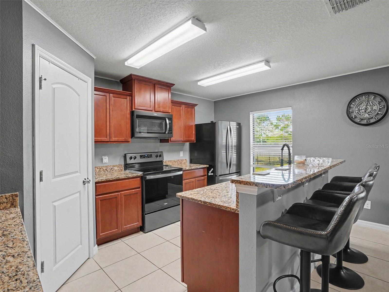 5660 Elsinore Way Property Photo 12