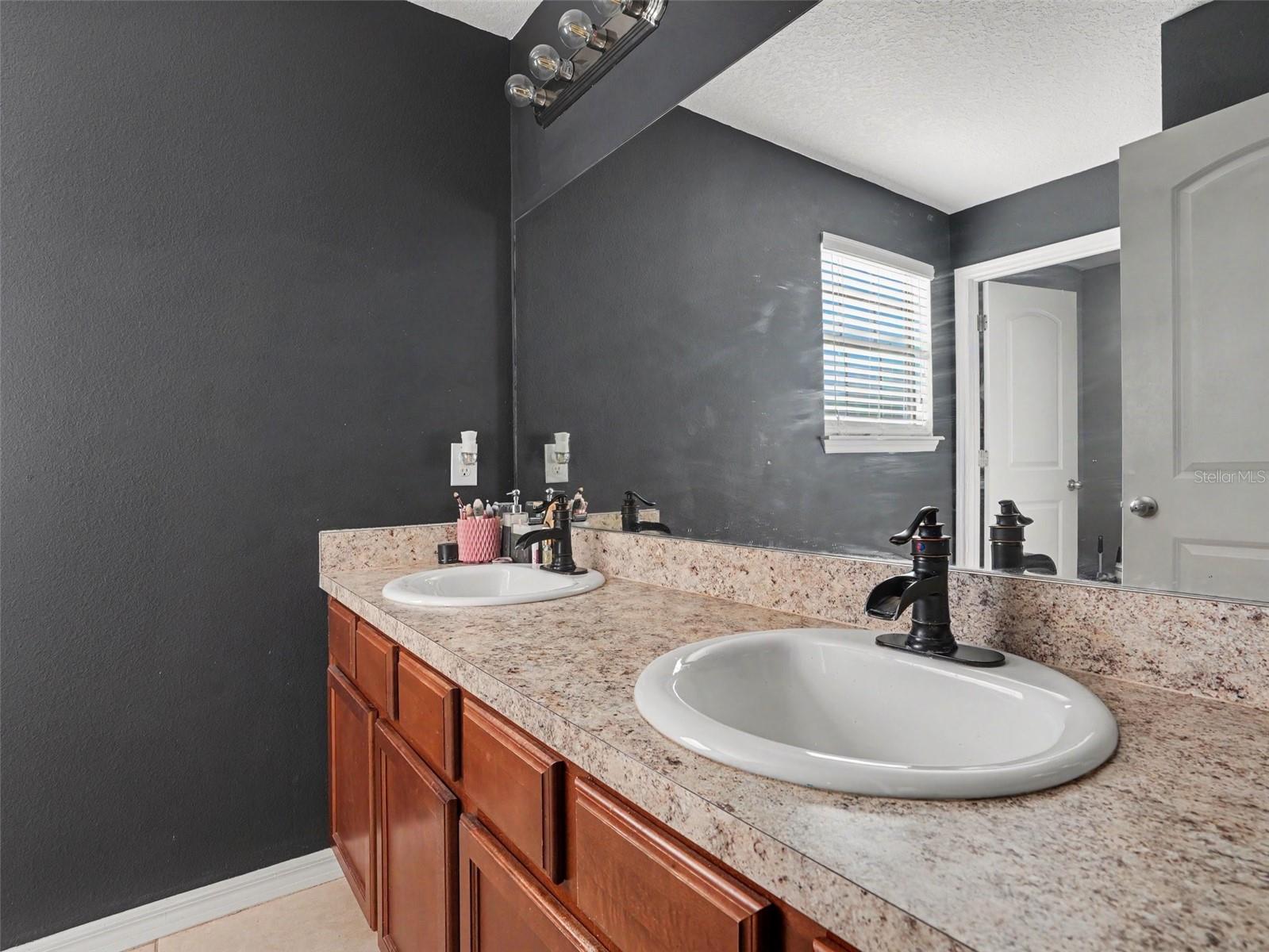 5660 Elsinore Way Property Photo 18
