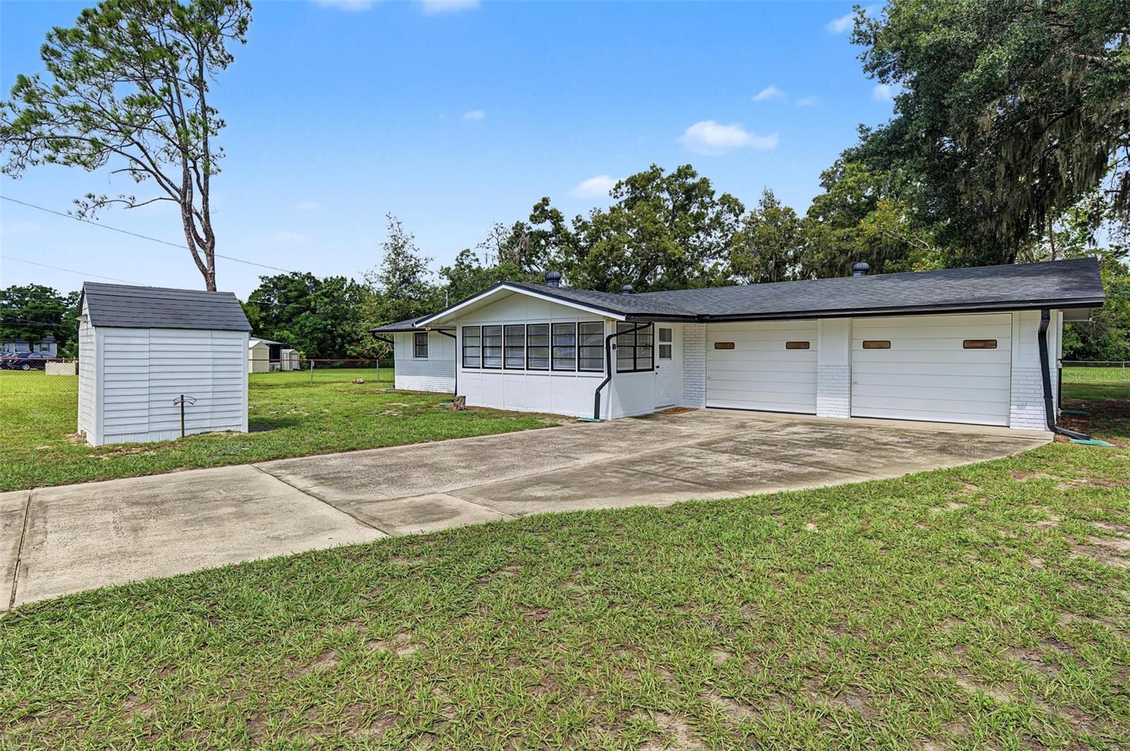 10025 Chestnut Dr Property Photo 2