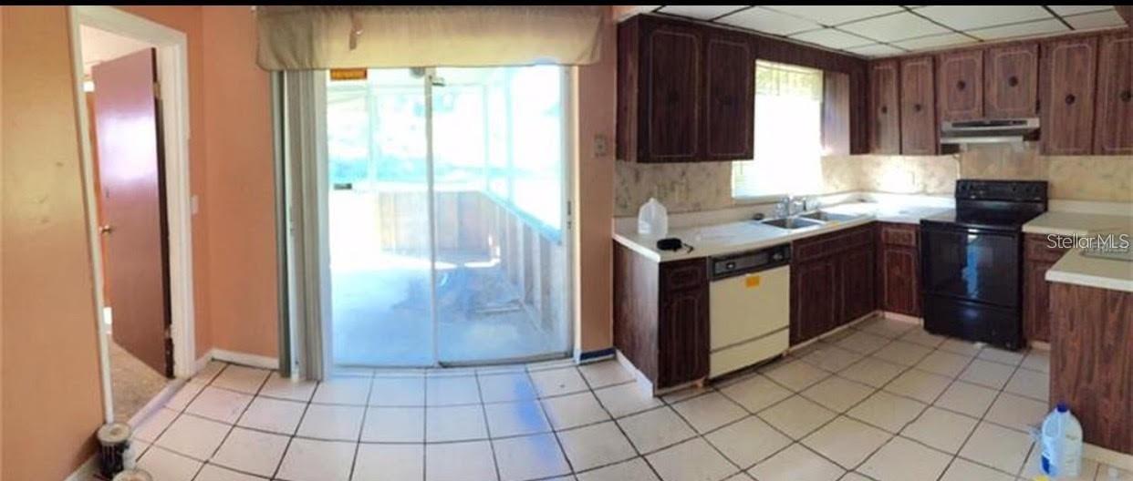 916 Knight St Property Photo 3
