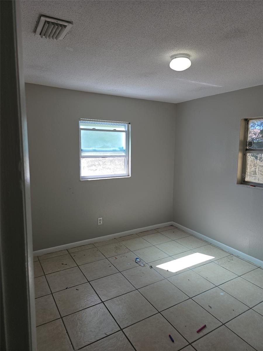 916 Knight St Property Photo 9