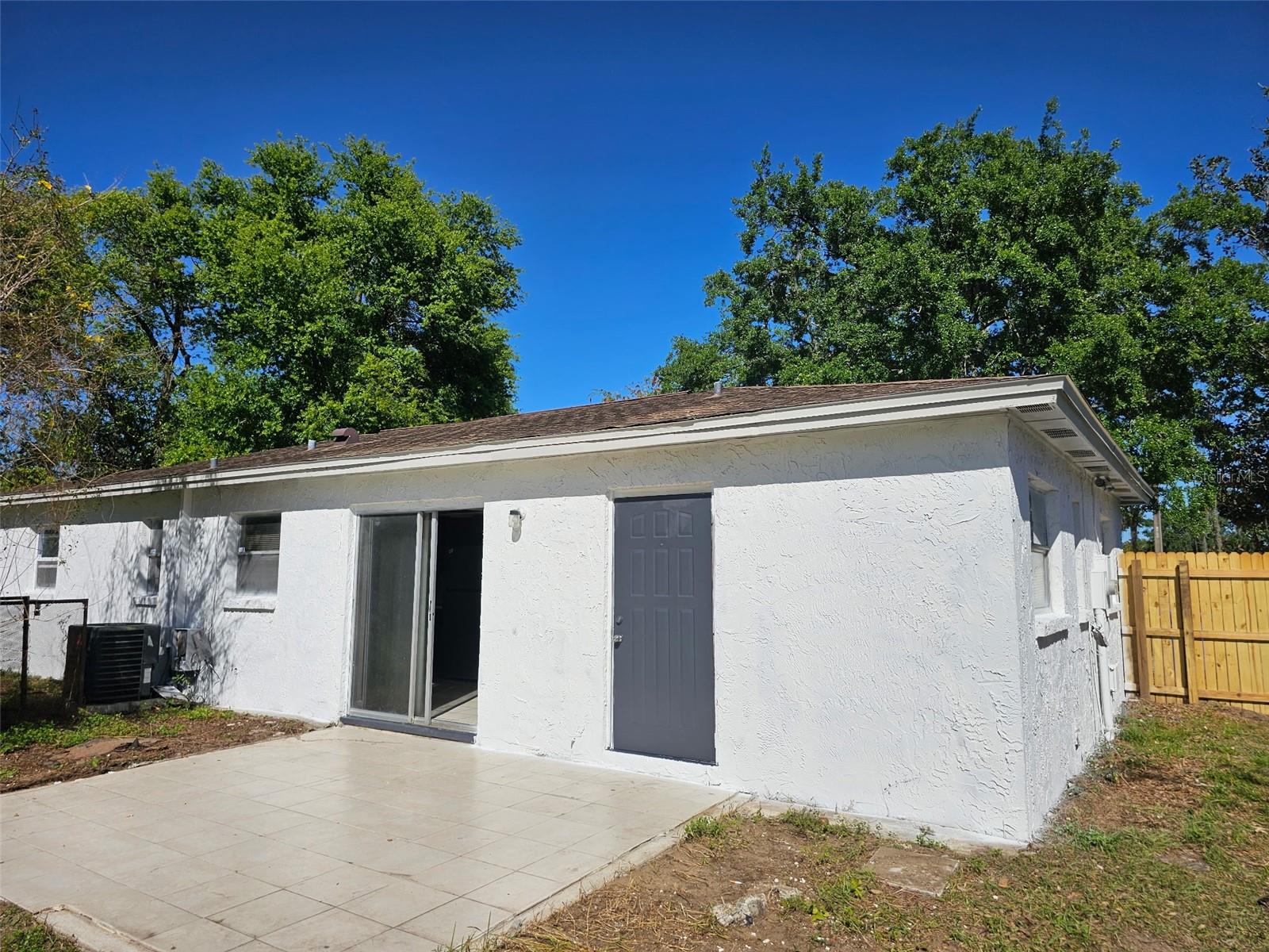 916 Knight St Property Photo 14