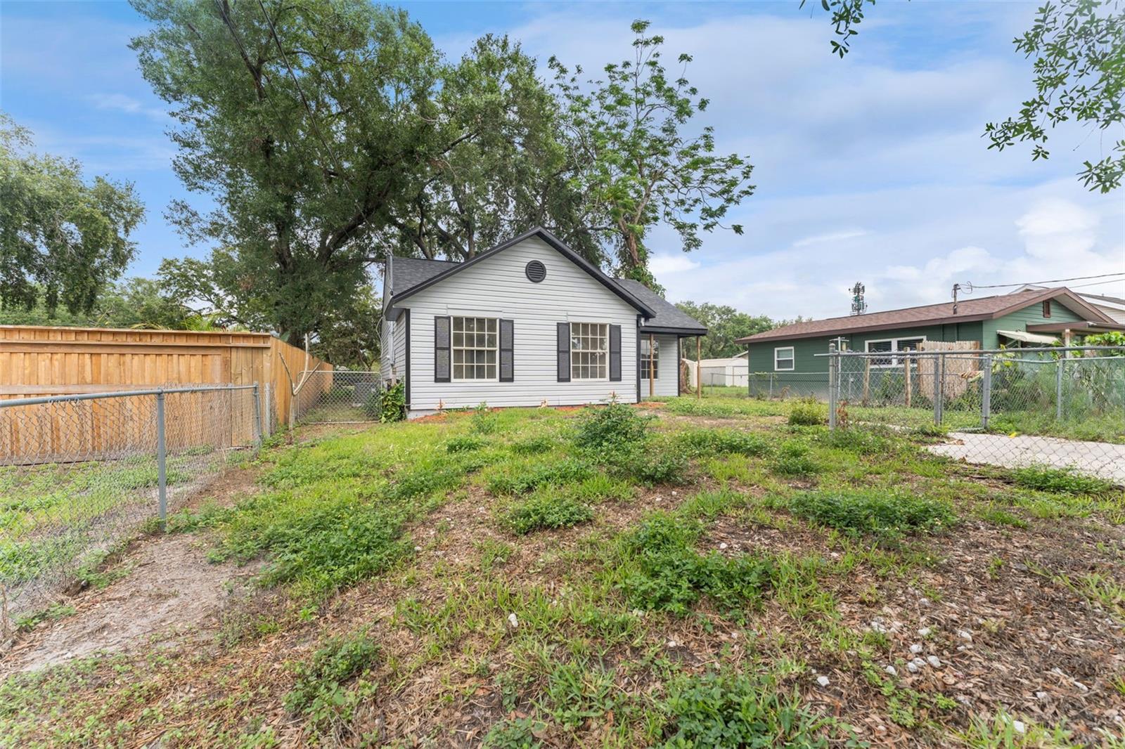 TB8552221 Property Photo 1