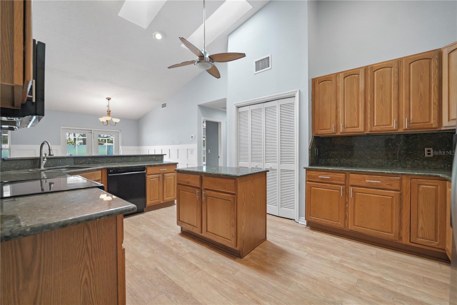 3809 Hanover Hill Dr Property Photo 11