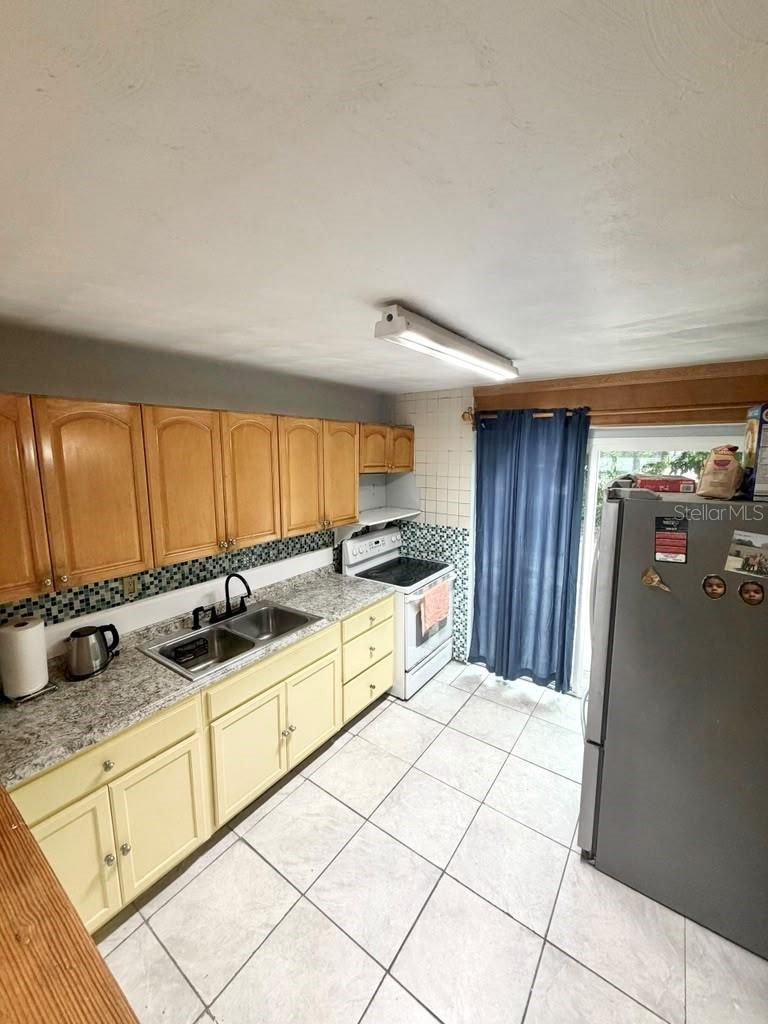 2531 Ne 7th Ter Property Photo 6