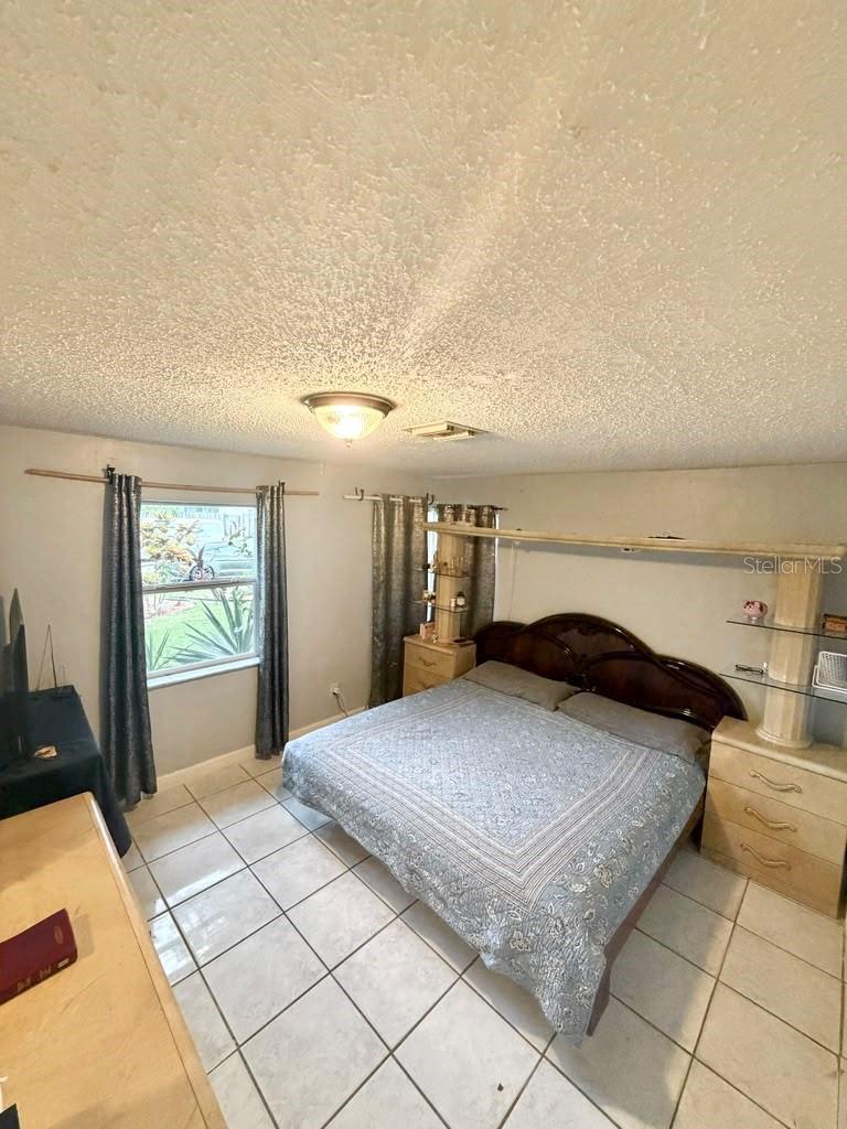 2531 Ne 7th Ter Property Photo 9
