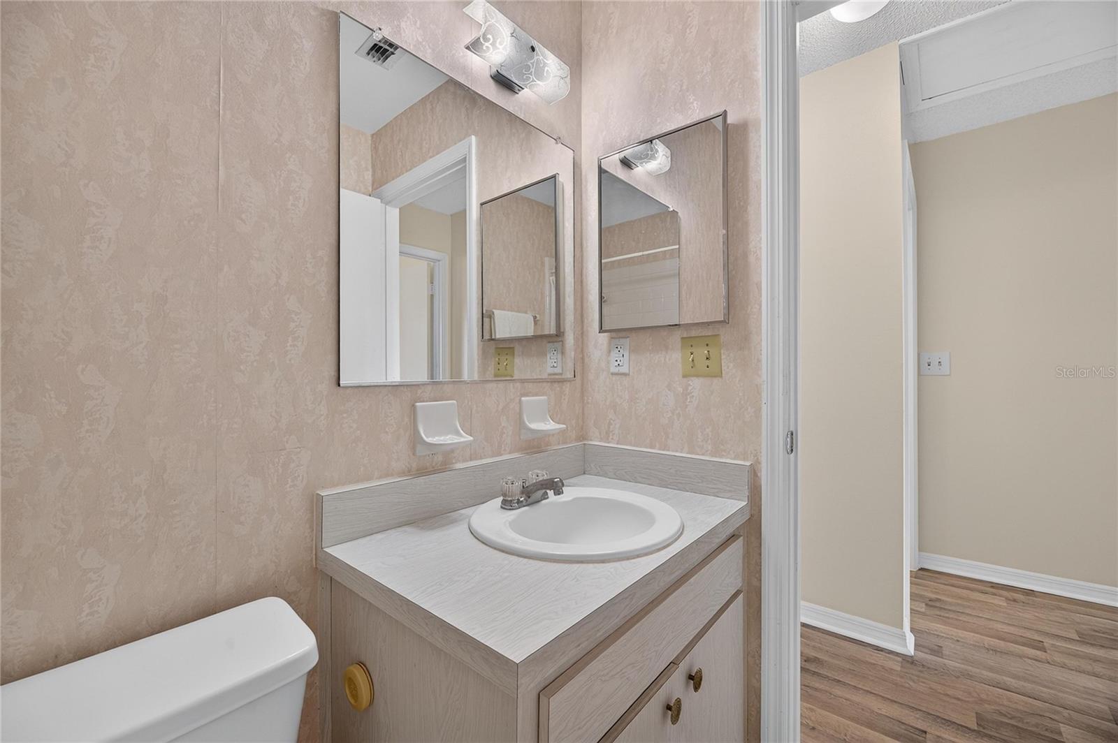 1904 Canterbury Ln #18 Property Photo 23