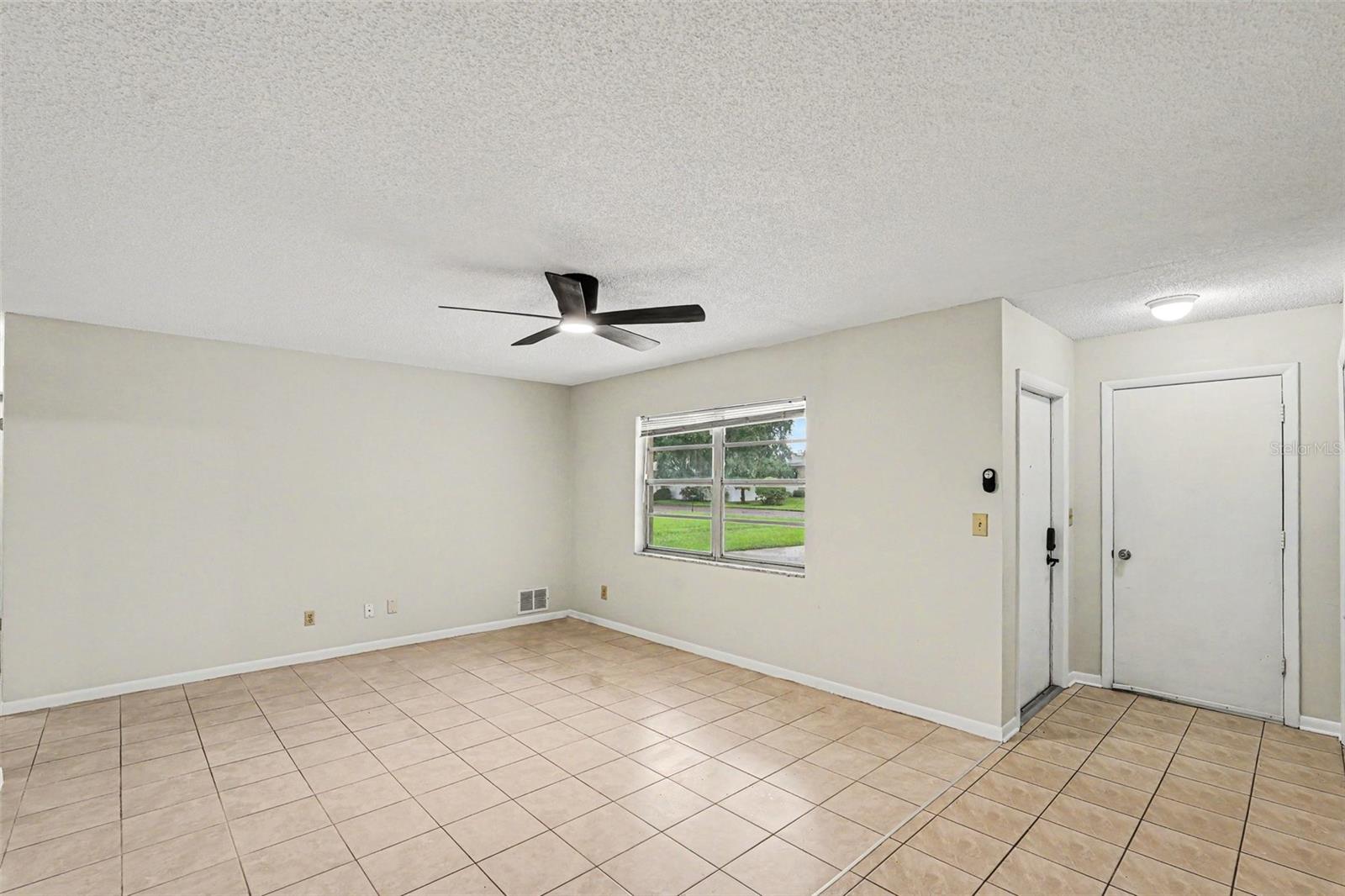 1122 Estatewood Dr Property Photo 4