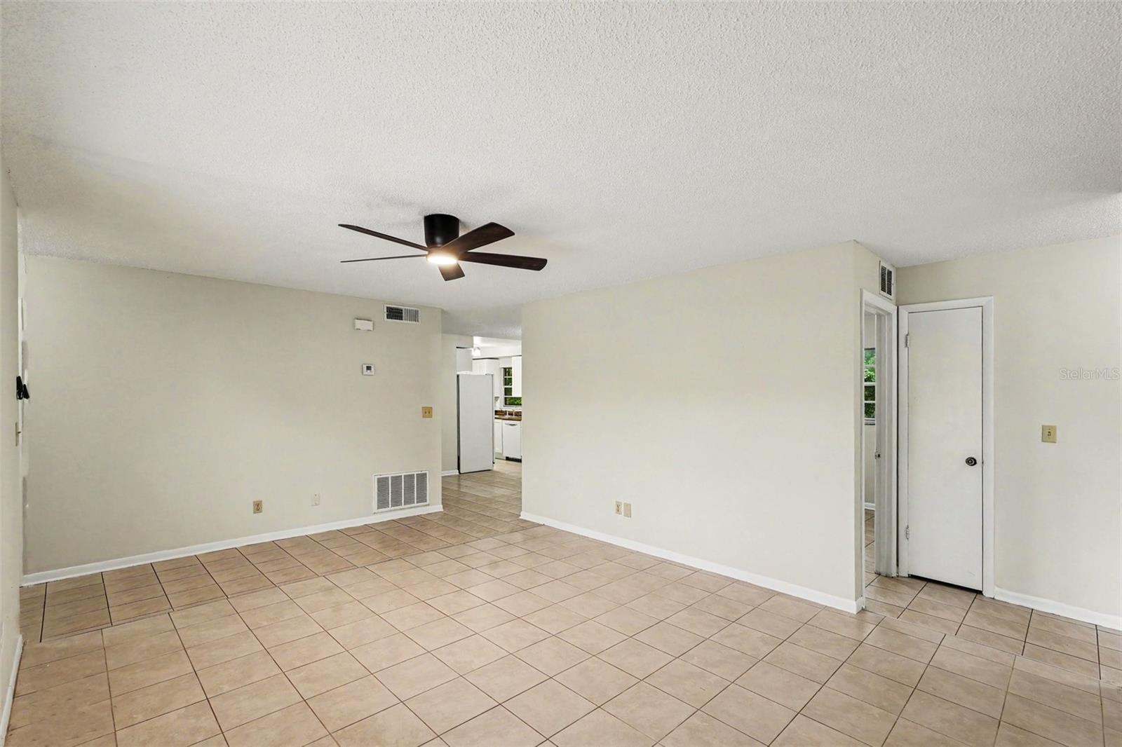 1122 Estatewood Dr Property Photo 5
