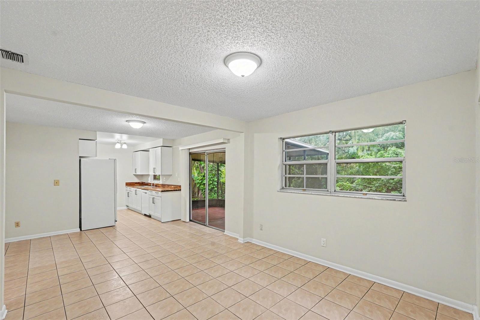 1122 Estatewood Dr Property Photo 7