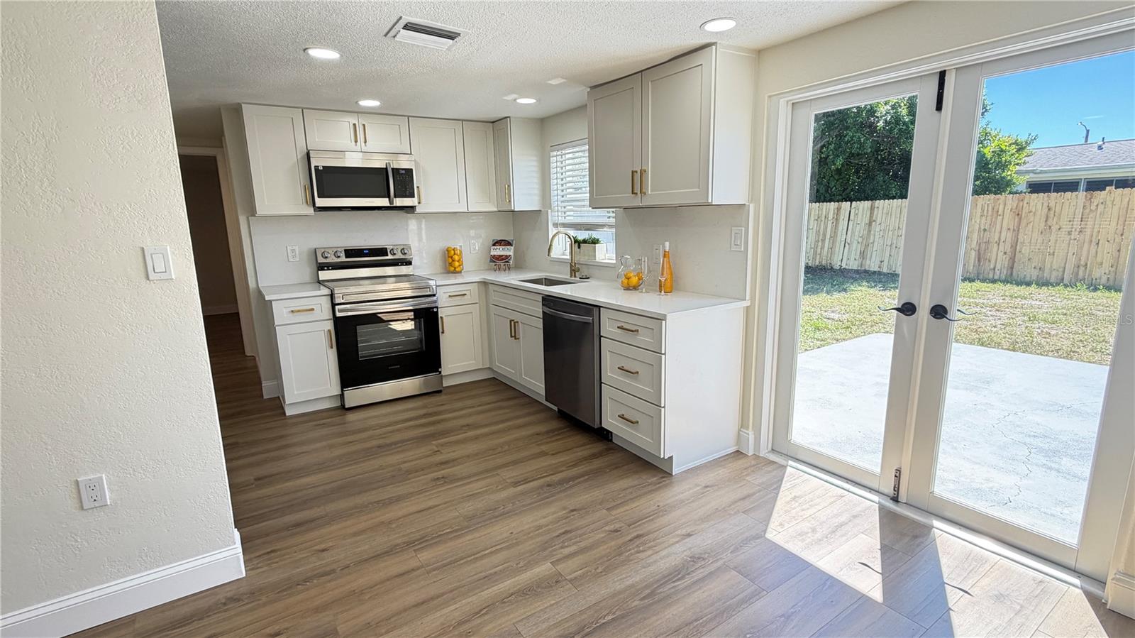 7330 Mayfield Dr Property Photo 6
