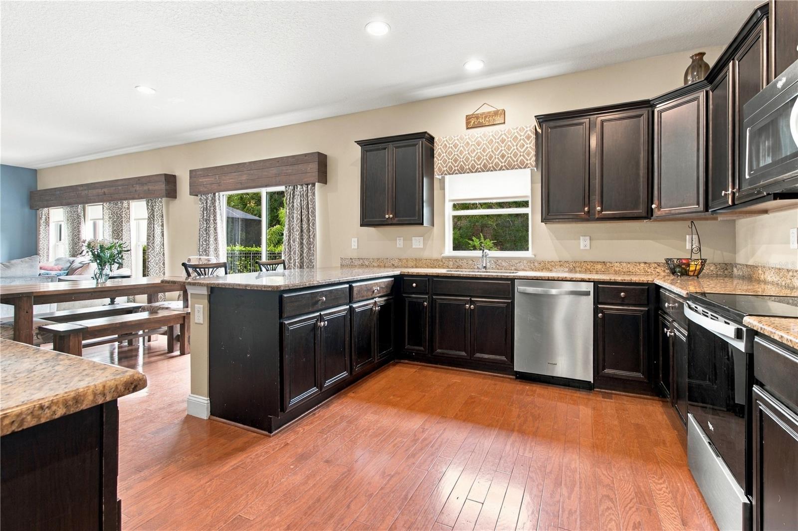 3161 Winglewood Cir Property Photo 3