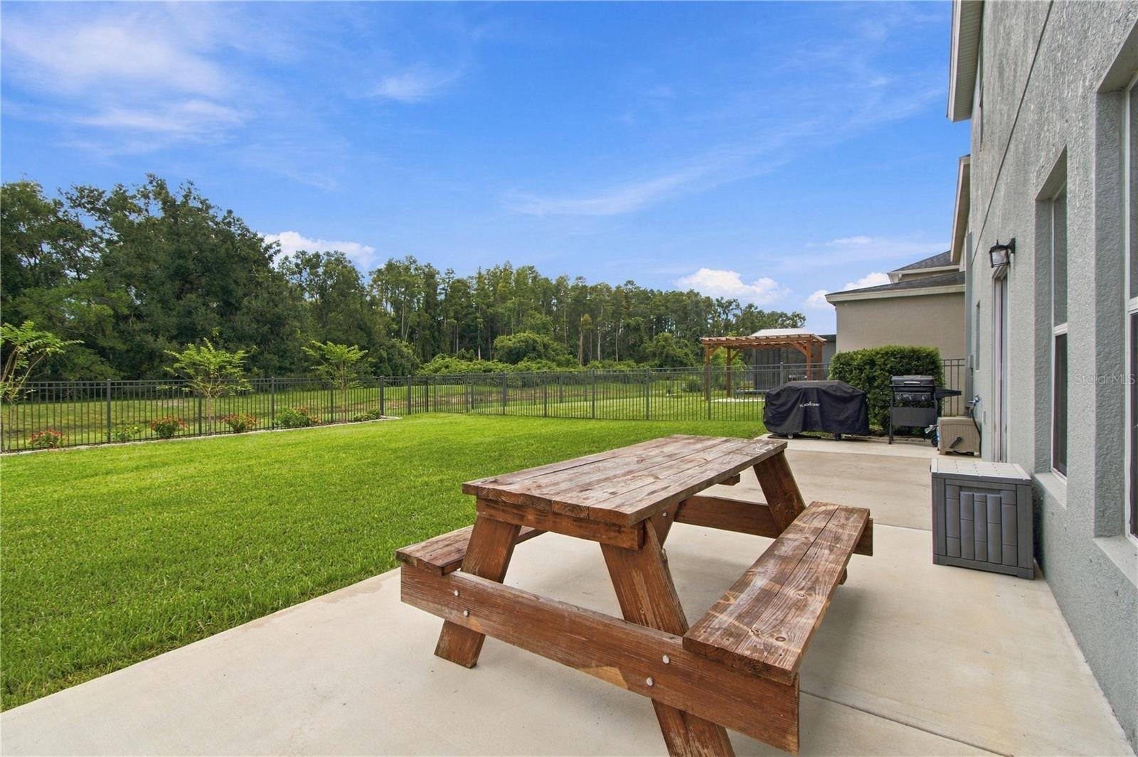 3161 Winglewood Cir Property Photo 5