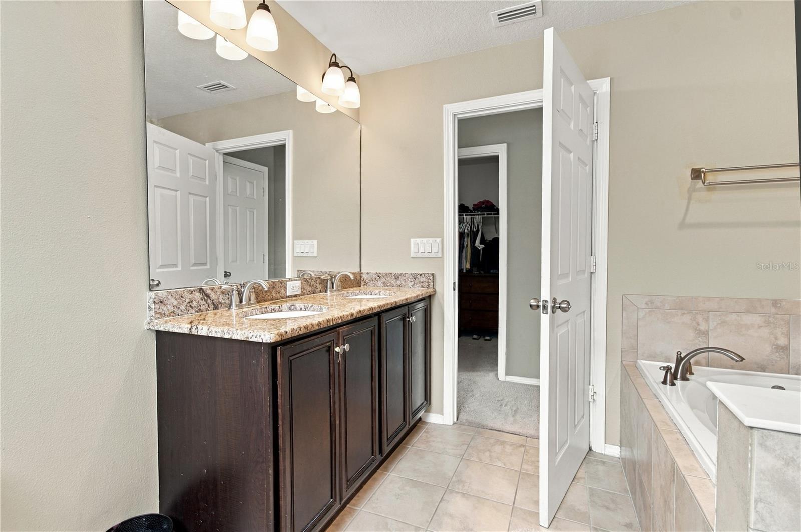 3161 Winglewood Cir Property Photo 54