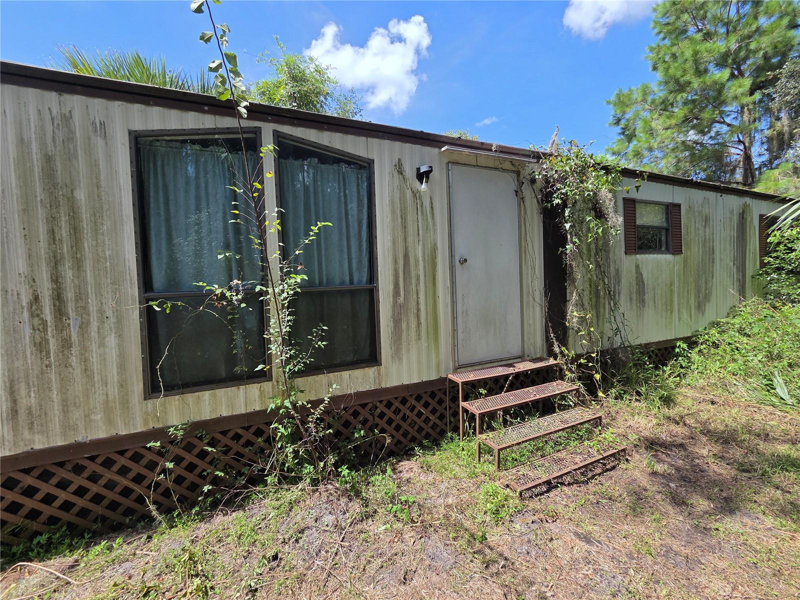 5950 S Sanford Ave Property Photo 15