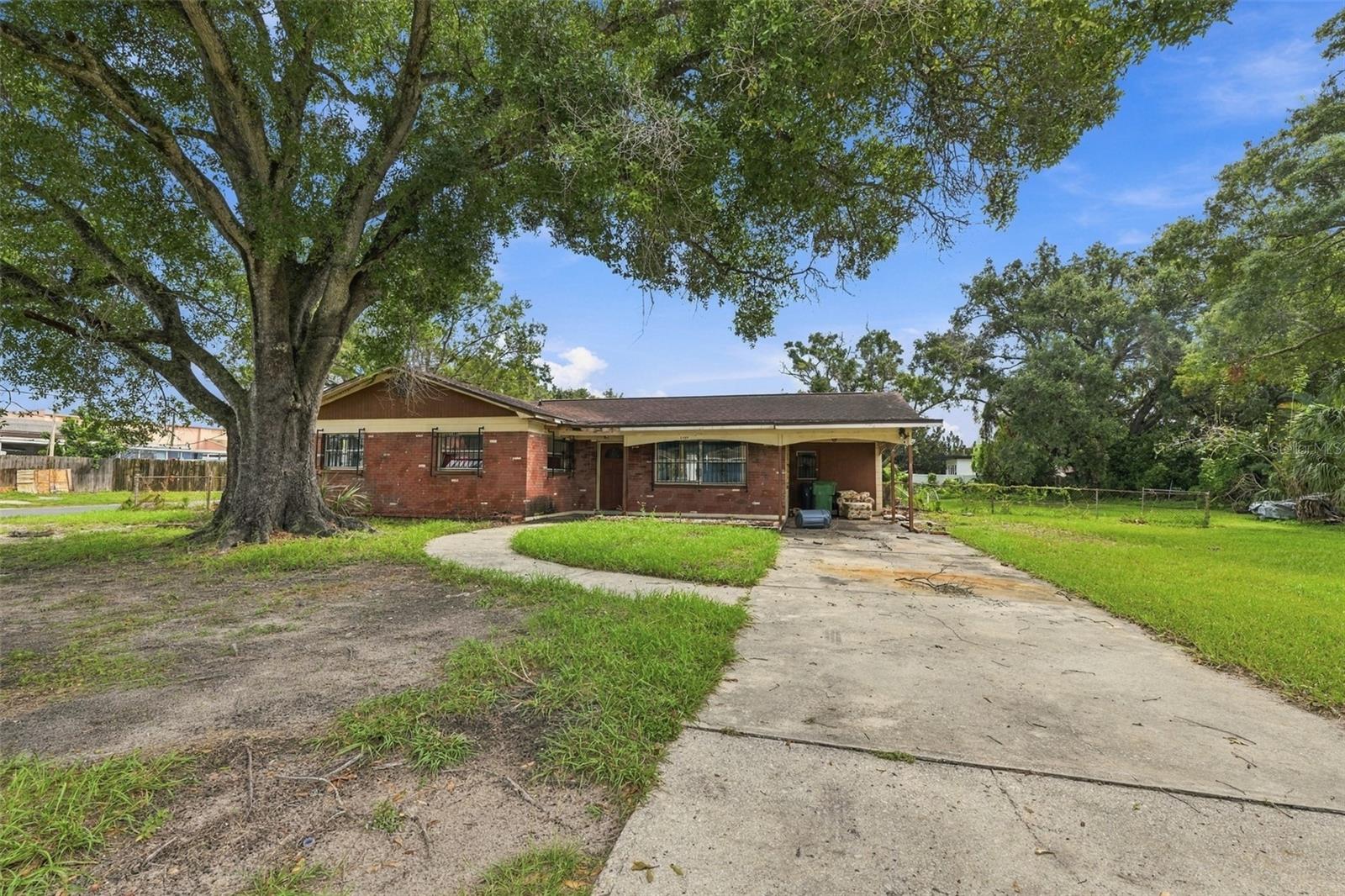 2709 N Lincoln Ave Property Photo 1
