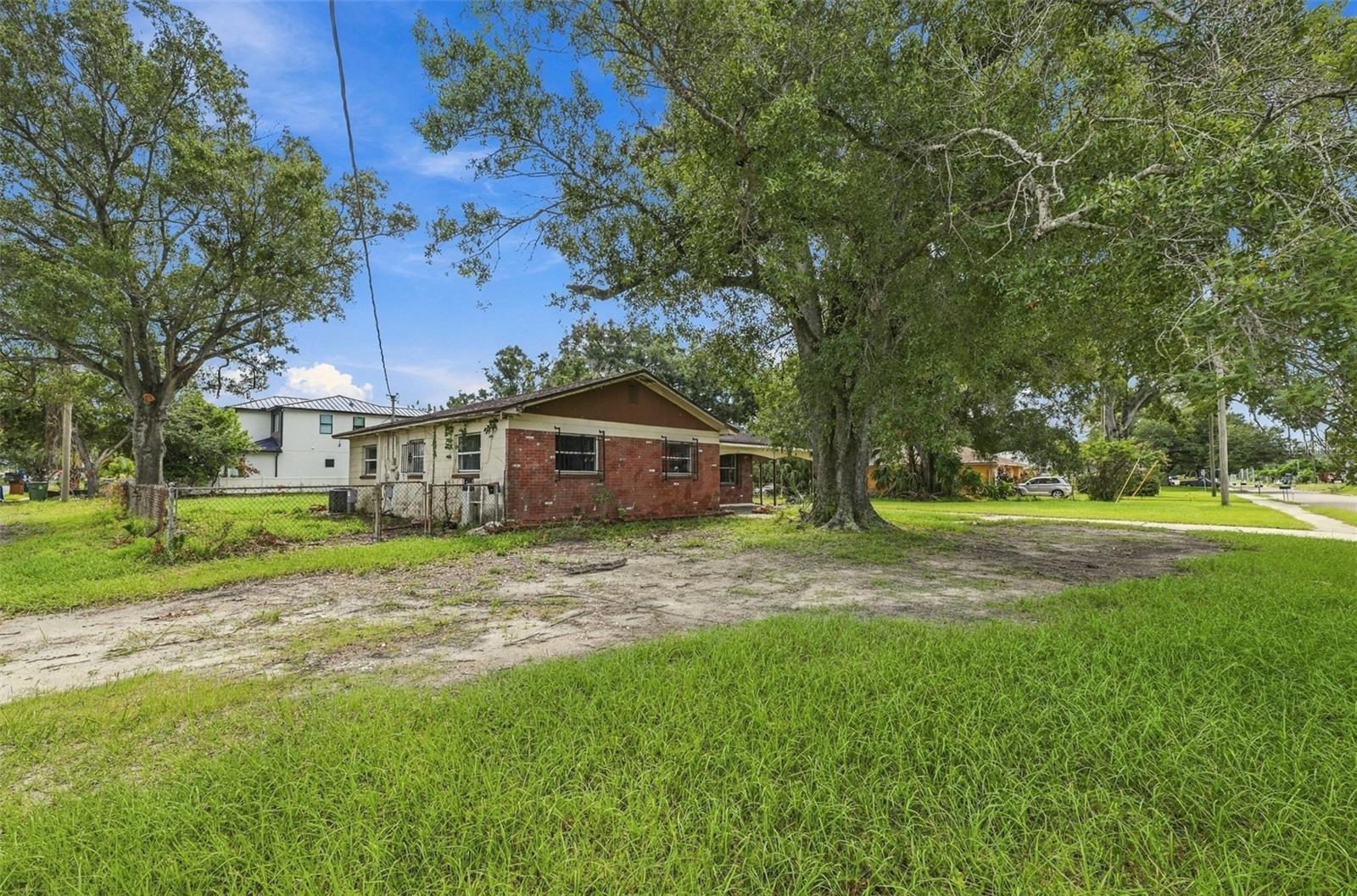 2709 N Lincoln Ave Property Photo 6