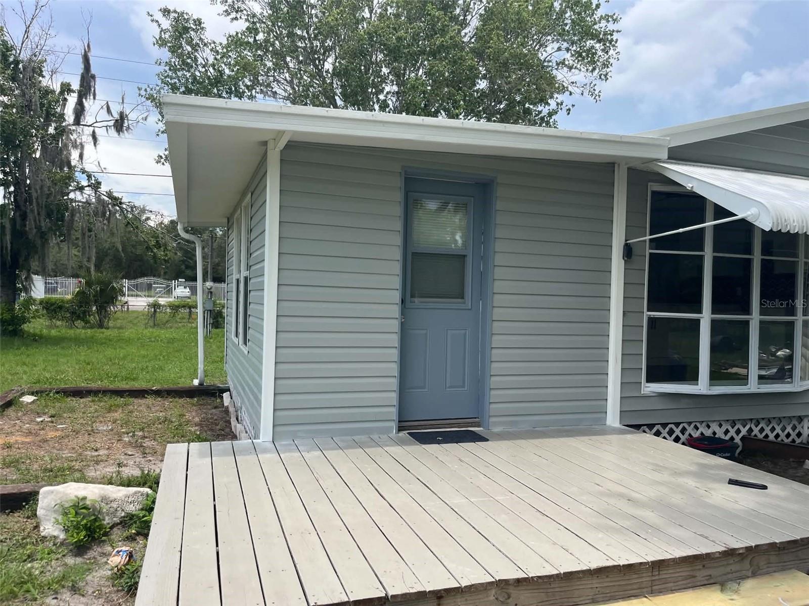 14810 Thompson Ave Property Photo 3